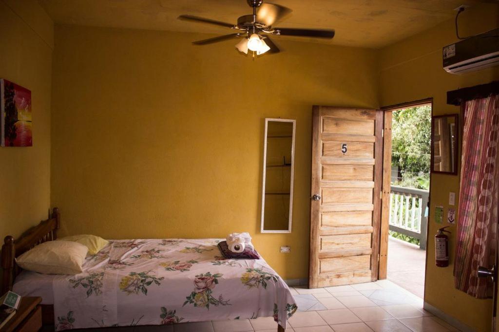 Hilltop Horizon Guesthouse San Ignacio Eksteriør bilde